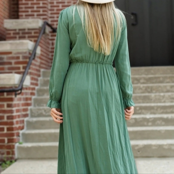 Inherit Co. EVE LONG SLEEVE SMOCKED MAXI DRESS L - Picture 2 of 4
